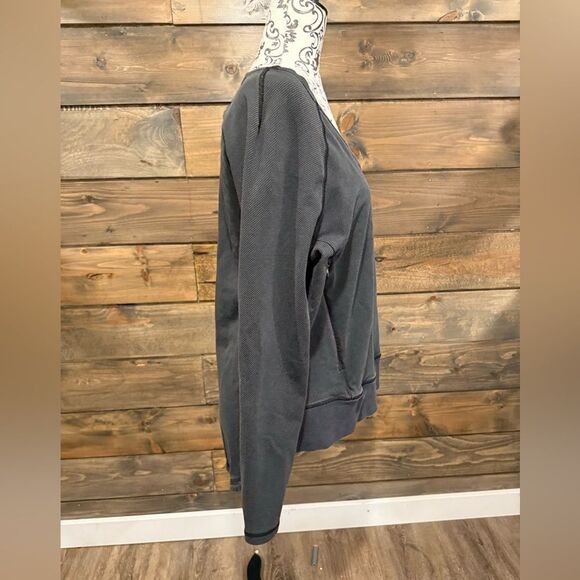 Lululemon V-Neck Gray Top - Picture 4 of 7